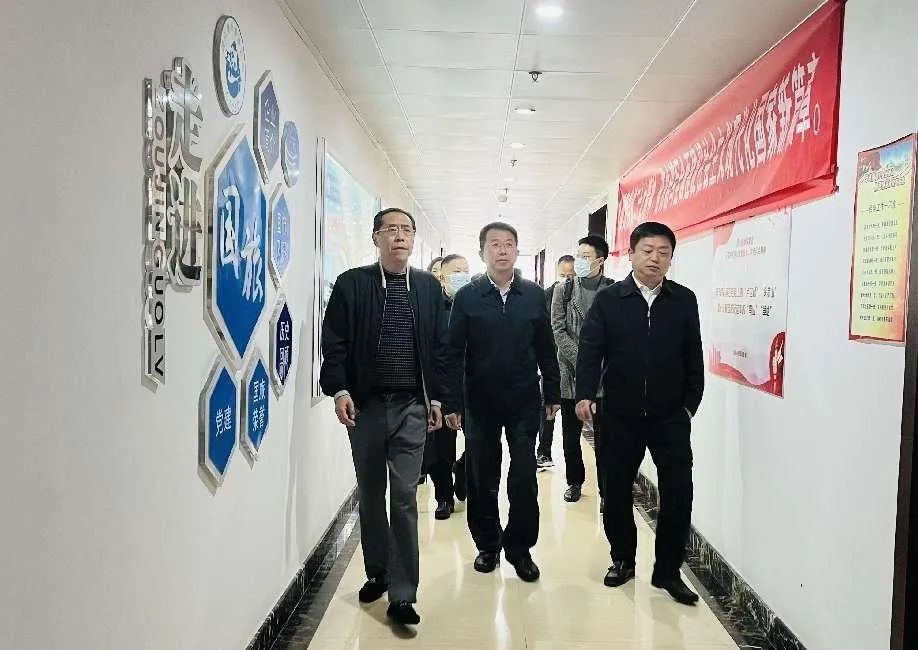 旅投集團黨委副書記、副董事長、總經(jīng)理周曉陽,旅投集團黨委副書記、董事陳日赴四川國旅視察指導工作