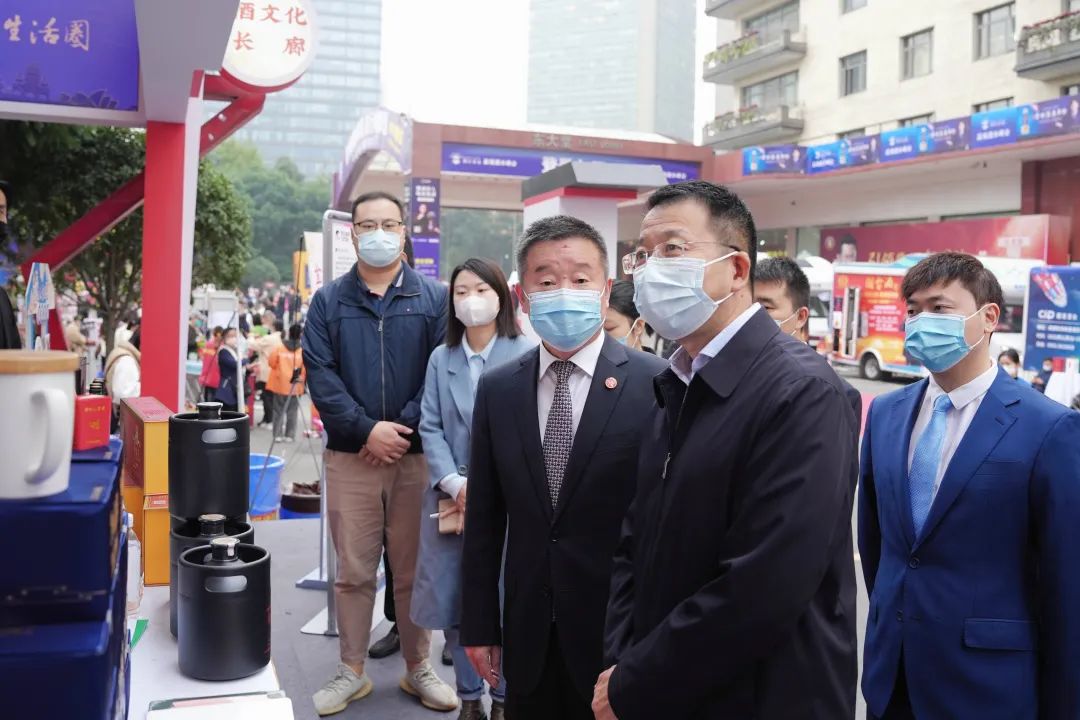 旅投集團領導蒞臨2022錦江賓館酒類商務洽談會現場檢查指導工作